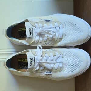 Vans Ultrarange VR3 White Tennis Shoe Womens 9.5